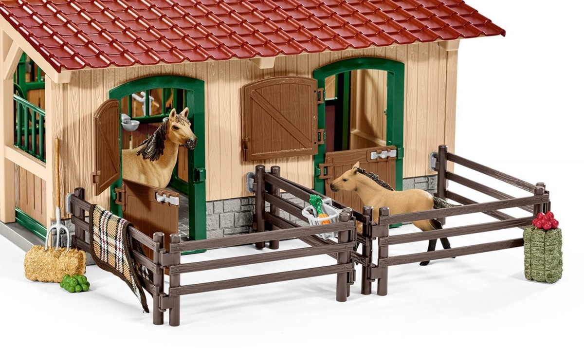 schleich horse stable with accessories for sale